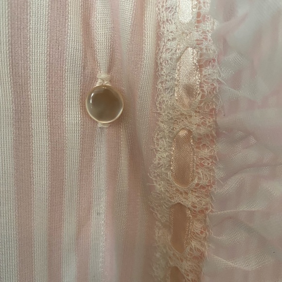 ✨SOLD✨Vintage night gown and light cover coat - Picture 3 of 6